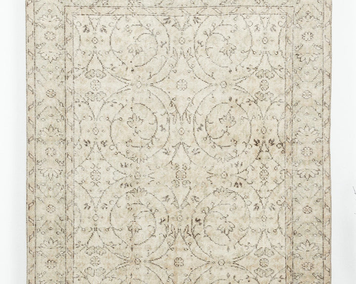 Beige Oushak Rug 8' 8" x 4' 6" | No. VR30829