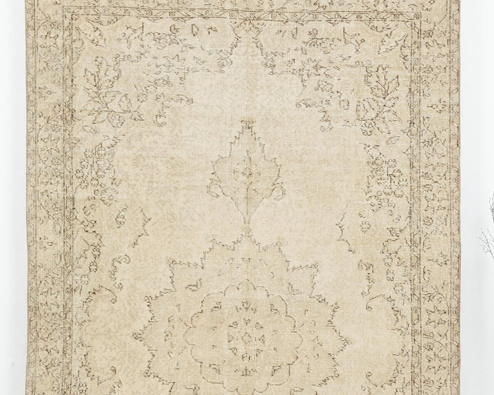 Beige Oushak Rug 9' 9" x 5' 9" | No. VR57555
