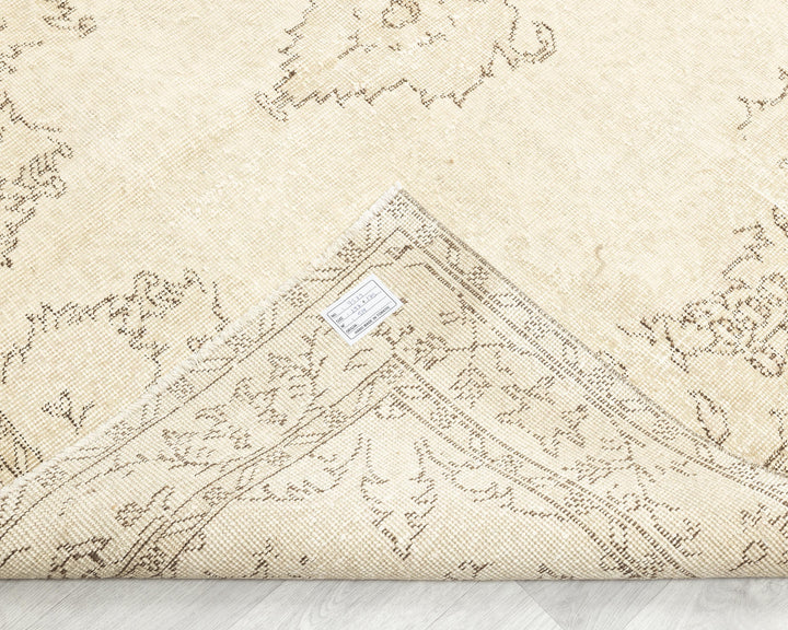 Beige Oushak Rug 9' 9" x 5' 9" | No. VR57555