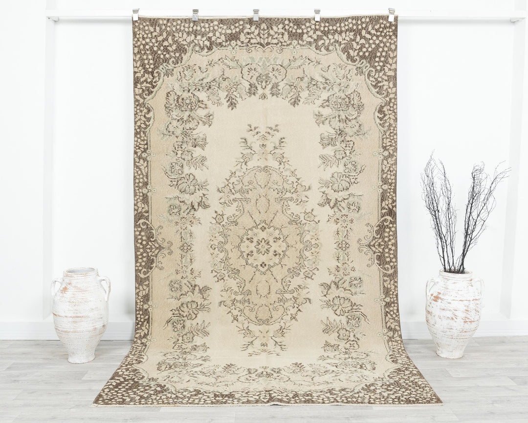 Neutral Oushak Rug 5' 6" x 9' 2" | No. VR33297
