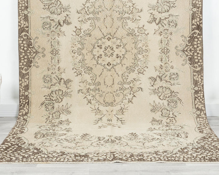 Neutral Oushak Rug 5' 6" x 9' 2" | No. VR33297