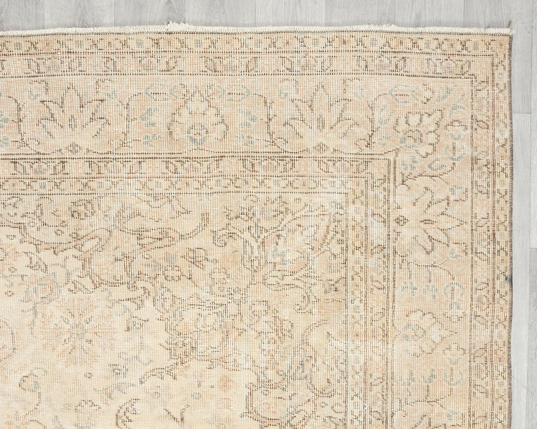 Beige Oushak Rug 6' 6" x 9' 5" | No. VR88256