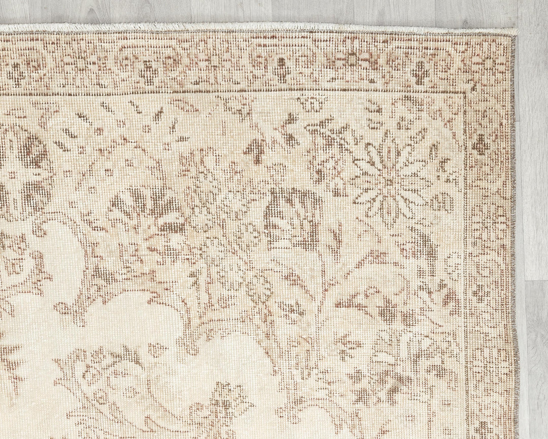 Beige Oushak Rug 6' 8" x 10' 7" | No. VR97161
