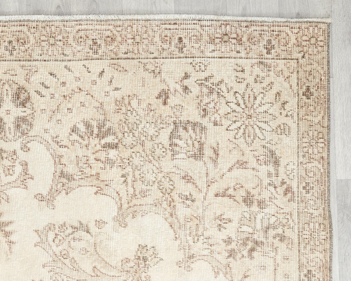 Beige Oushak Rug 6' 8" x 10' 7" | No. VR97161