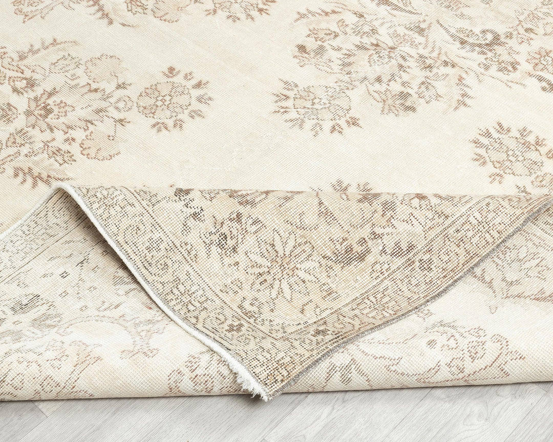 Beige Oushak Rug 6' 8" x 10' 7" | No. VR97161