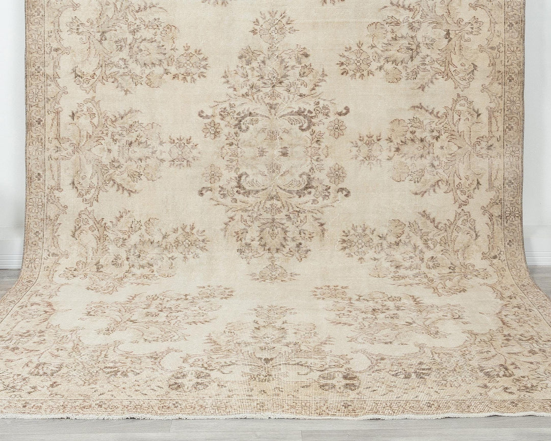 Beige Oushak Rug 6' 8" x 10' 7" | No. VR97161