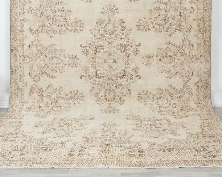 Beige Oushak Rug 6' 8" x 10' 7" | No. VR97161