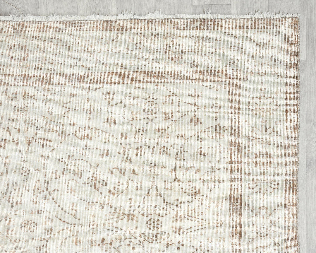 Beige Oushak Rug 6' 1" x 9' 7" | No. VR96176