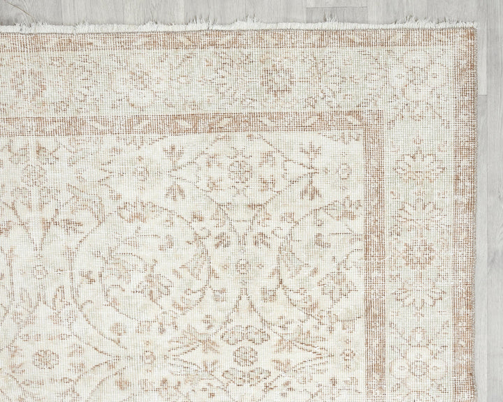 Beige Oushak Rug 6' 1" x 9' 7" | No. VR96176