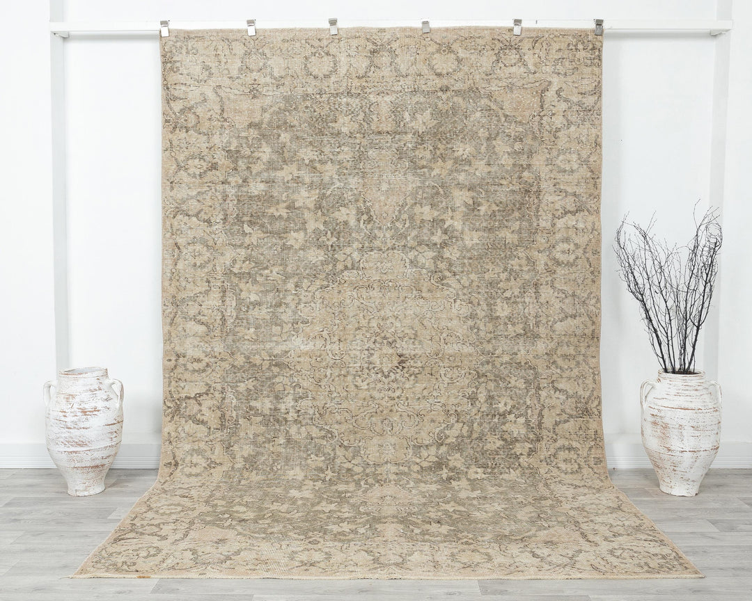 Neutral Oushak Rug 6' 7" x 10' | No. VR59733