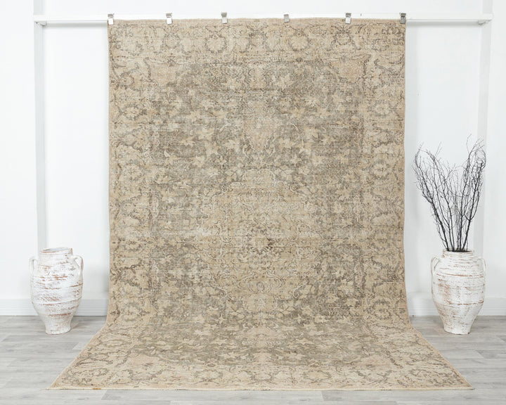 Neutral Oushak Rug 6' 7" x 10' | No. VR59733