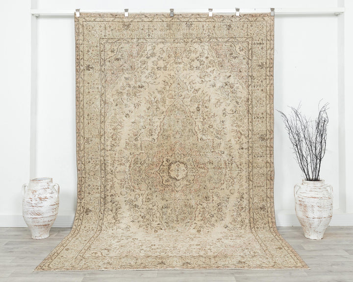 Beige Oushak Rug 6' 5" x 9' 8" | No. VR84013