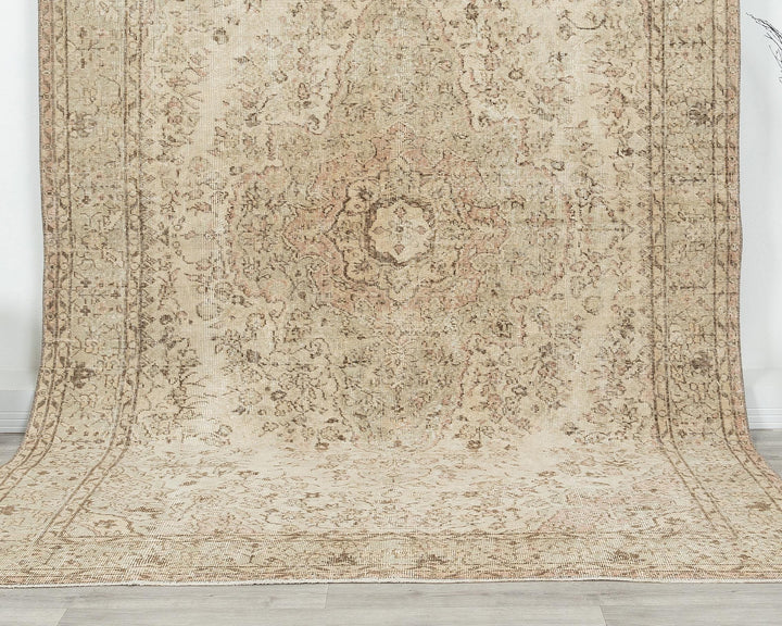 Beige Oushak Rug 6' 5" x 9' 8" | No. VR84013