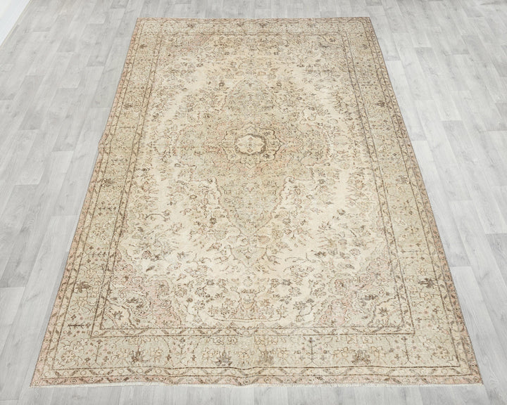 Beige Oushak Rug 6' 5" x 9' 8" | No. VR84013