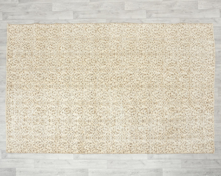 Beige Oushak Rug 6' 1" x 9' 2" | No. VR31280