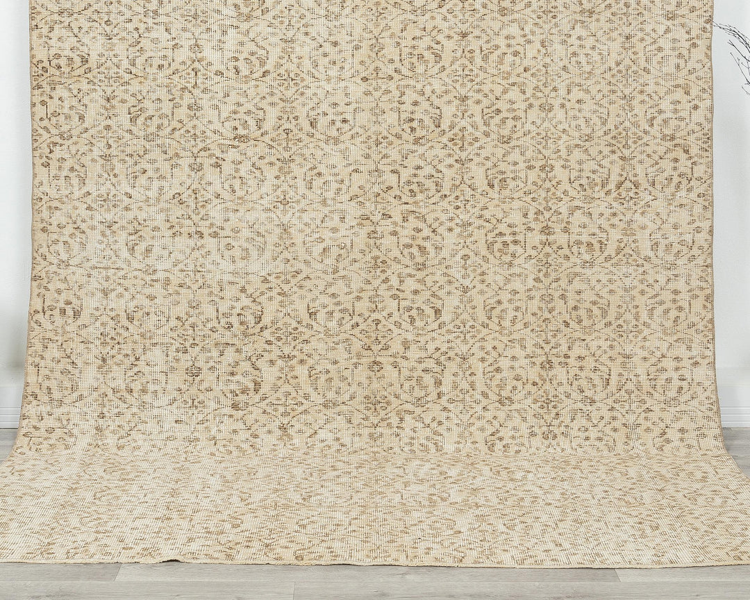 Beige Oushak Rug 6' 1" x 9' 2" | No. VR31280