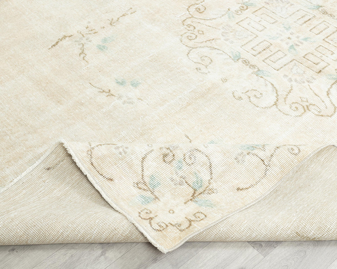 Beige Oushak Rug 6' 1" x 8' 10" | No. VR39235