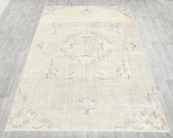 Beige Oushak Rug 6' 1" x 8' 10" | No. VR39235
