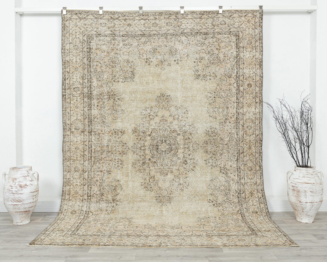 Beige Oushak Rug 6' 8" x 9' 2" | No. VR27254