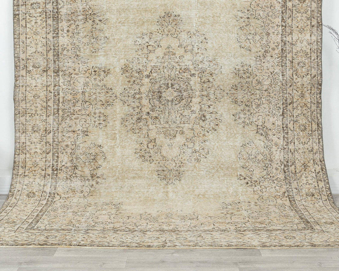 Beige Oushak Rug 6' 8" x 9' 2" | No. VR27254