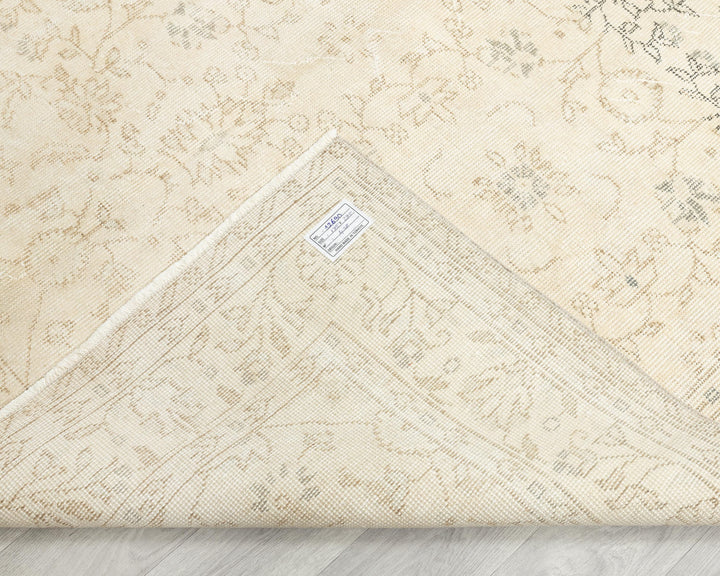 Beige Oushak Rug 5' 8" x 9' | No. VR36818