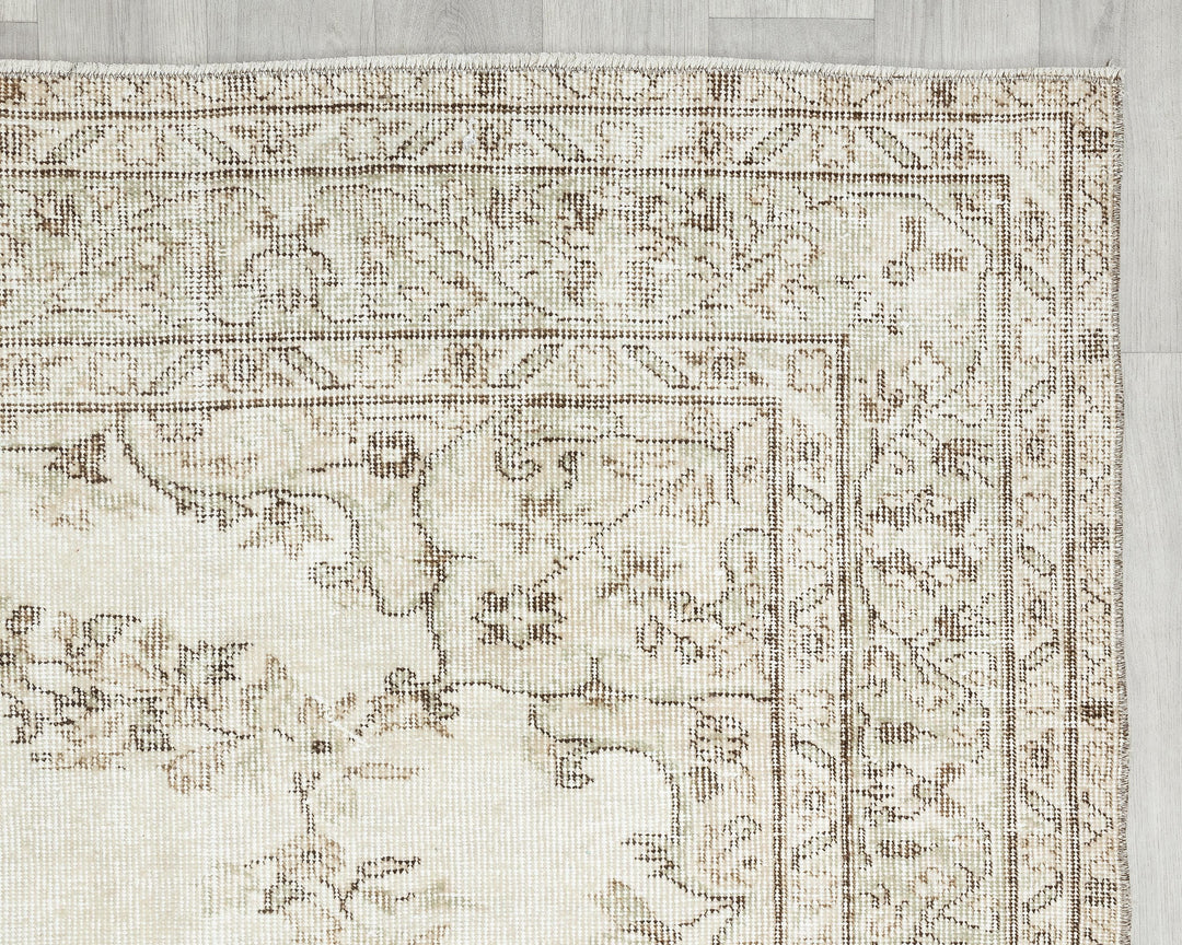 Beige Oushak Rug 6' 1" x 9' 5" | No. VR86268
