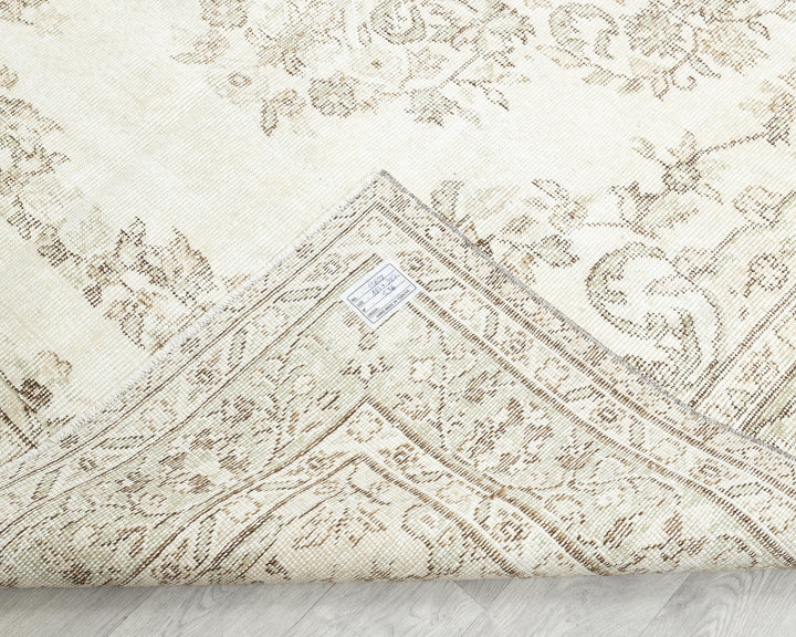 Beige Oushak Rug 6' 1" x 9' 5" | No. VR86268