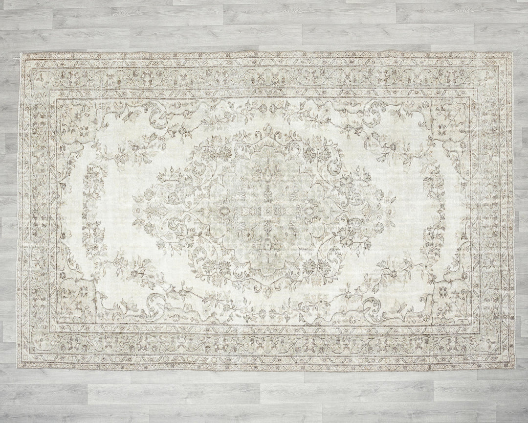 Beige Oushak Rug 6' 1" x 9' 5" | No. VR86268