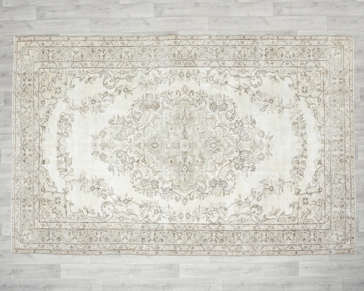 Beige Oushak Rug 6' 1" x 9' 5" | No. VR86268