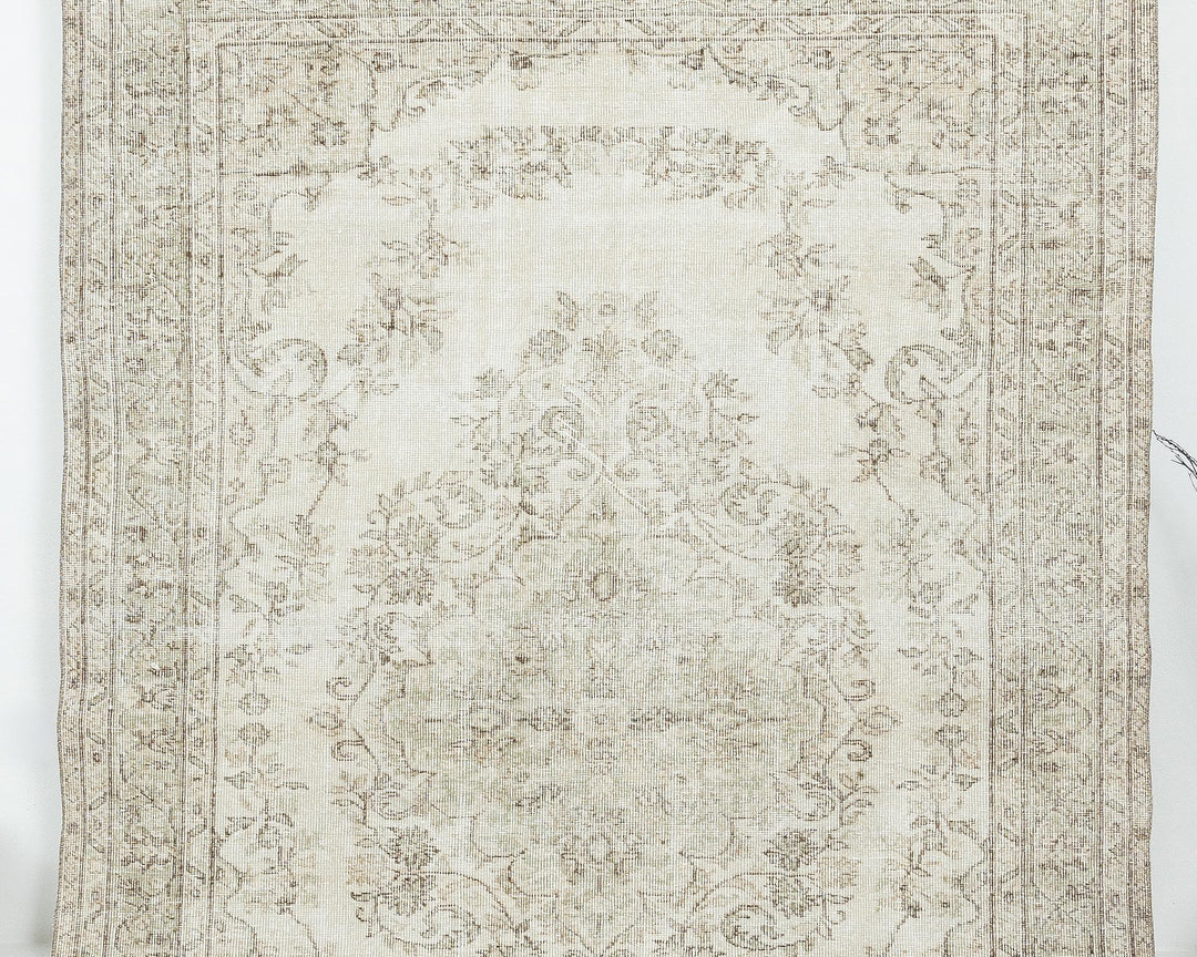 Beige Oushak Rug 6' 1" x 9' 5" | No. VR86268
