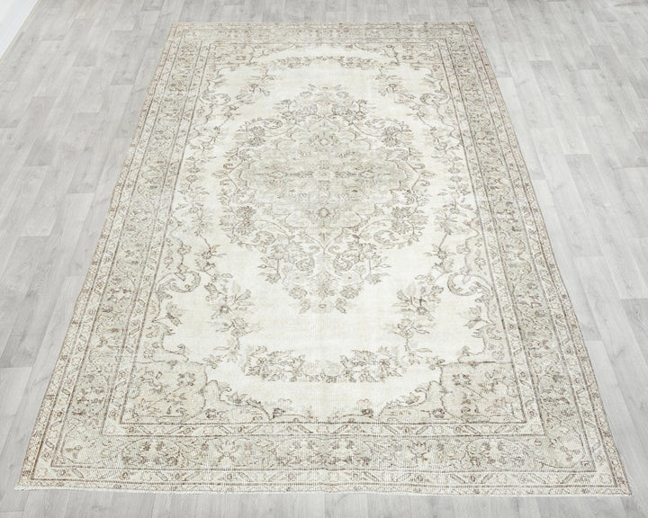 Beige Oushak Rug 6' 1" x 9' 5" | No. VR86268