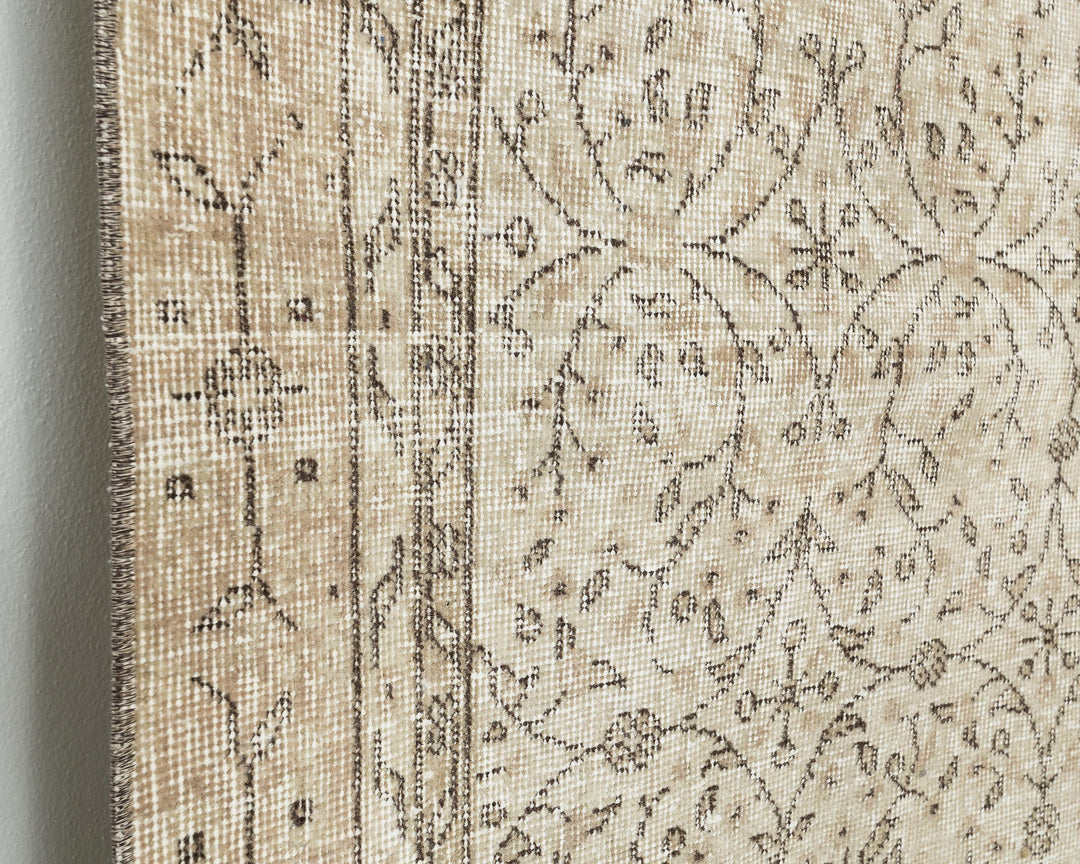 Beige Oushak Rug 6' x 9' 4" | No. VR60672