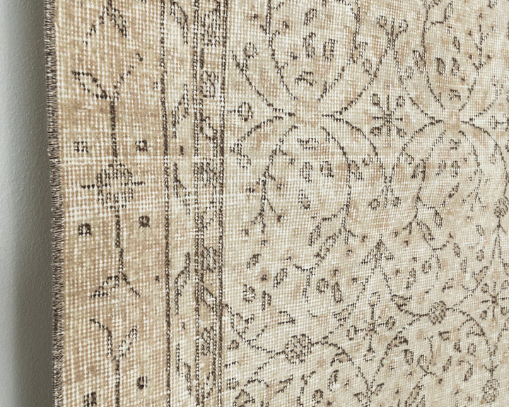 Beige Oushak Rug 6' x 9' 4" | No. VR60672
