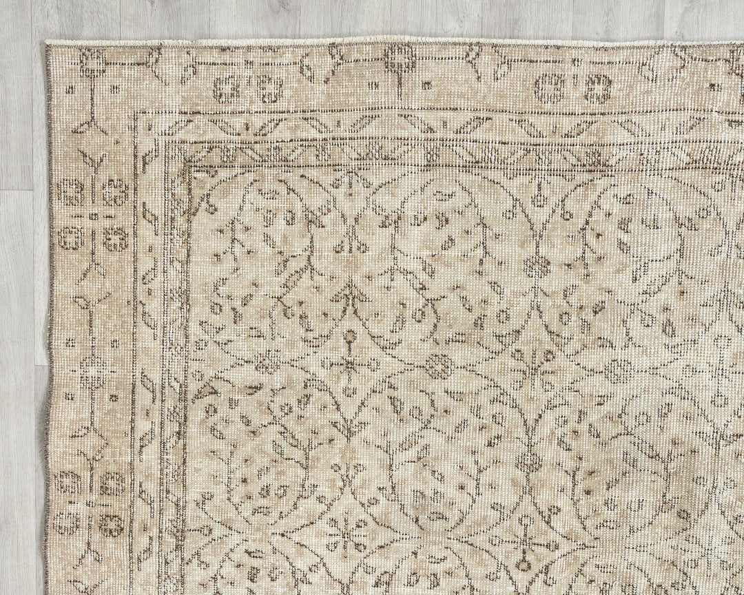 Beige Oushak Rug 6' x 9' 4" | No. VR60672