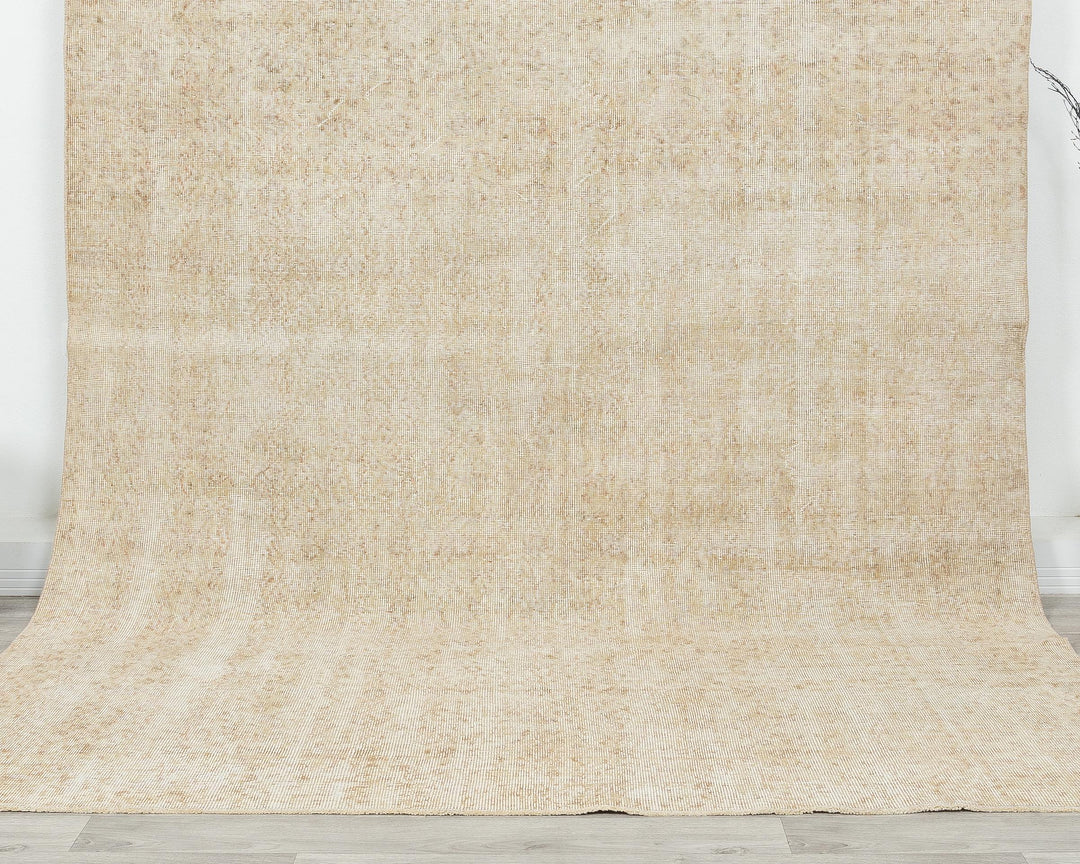 Beige Oushak Rug 6' 7" x 9' 10" | No. VR56890
