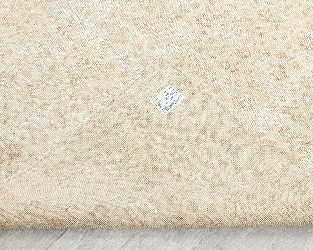 Beige Oushak Rug 6' 7" x 9' 10" | No. VR56890