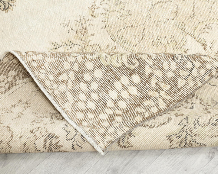 Beige Oushak Rug 6' 1" x 9' 7" | No. VR31131
