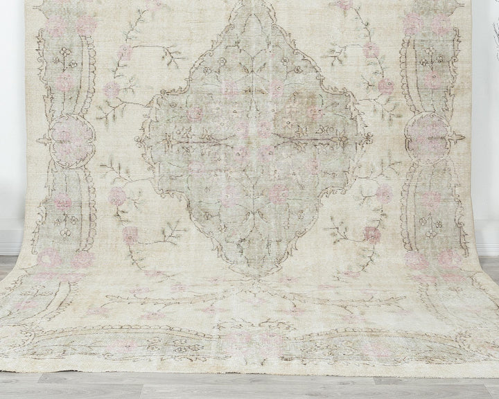 Beige Oushak Rug 6' 7" x 10' 1" | No. VR28674