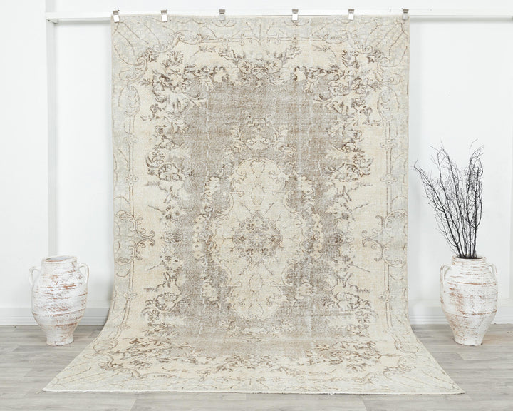 Neutral Oushak Rug 6' 2" x 9' 8" | No. VR62615