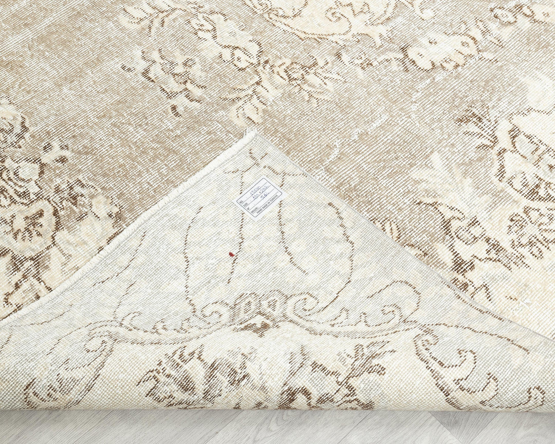 Neutral Oushak Rug 6' 2" x 9' 8" | No. VR62615