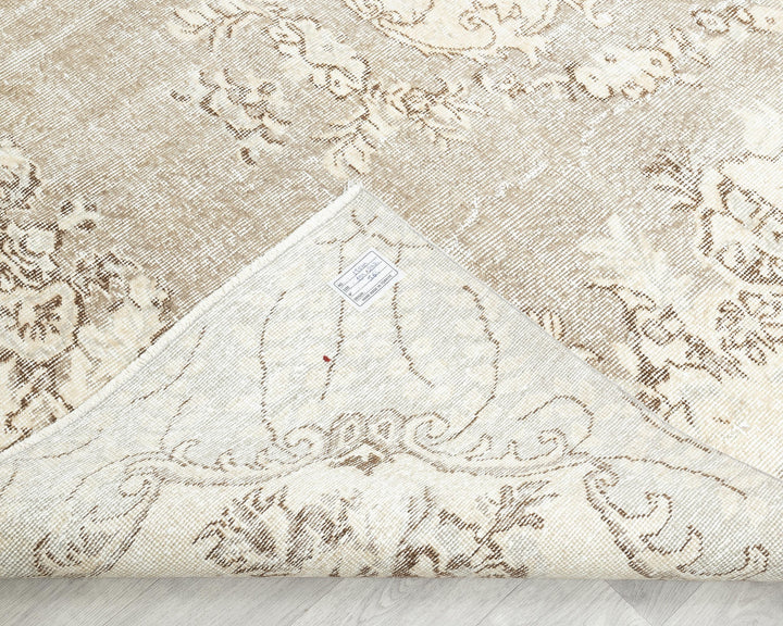 Neutral Oushak Rug 6' 2" x 9' 8" | No. VR62615