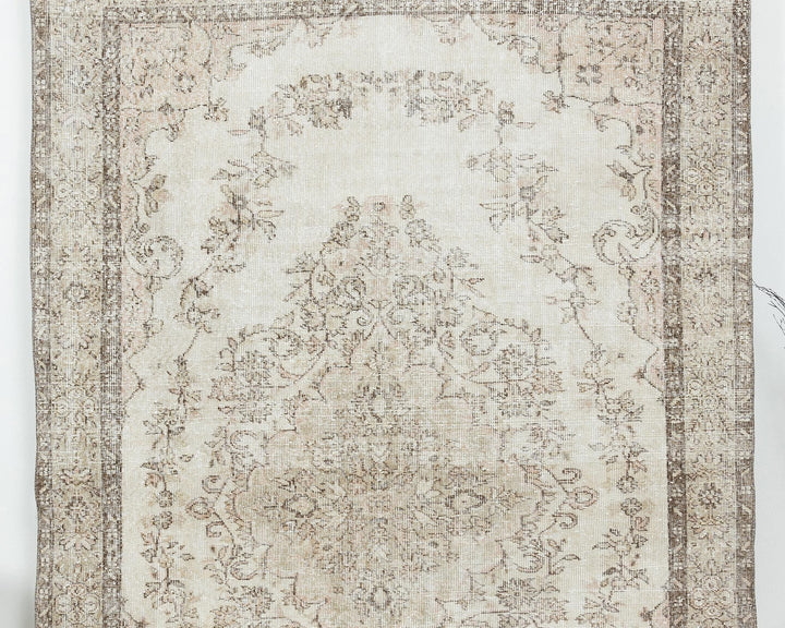 Beige Oushak Rug 6' 4" x 9' 8" | No. VR46036