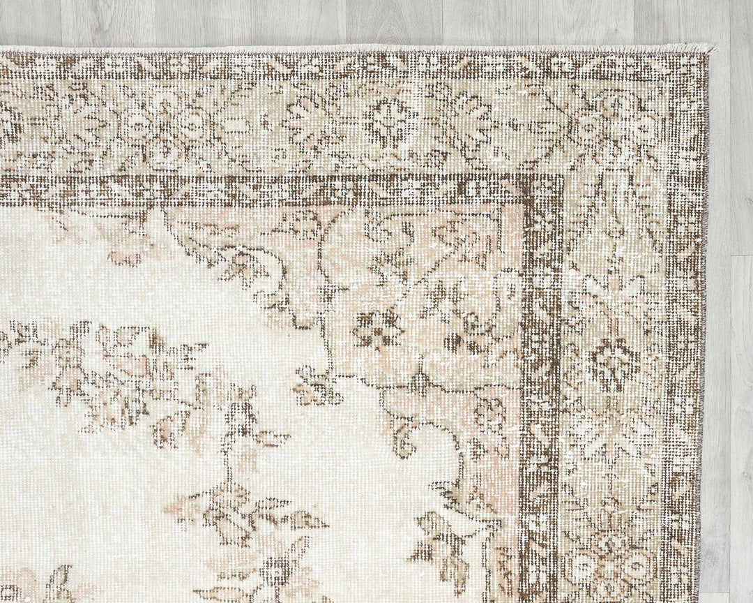 Beige Oushak Rug 6' 4" x 9' 8" | No. VR46036