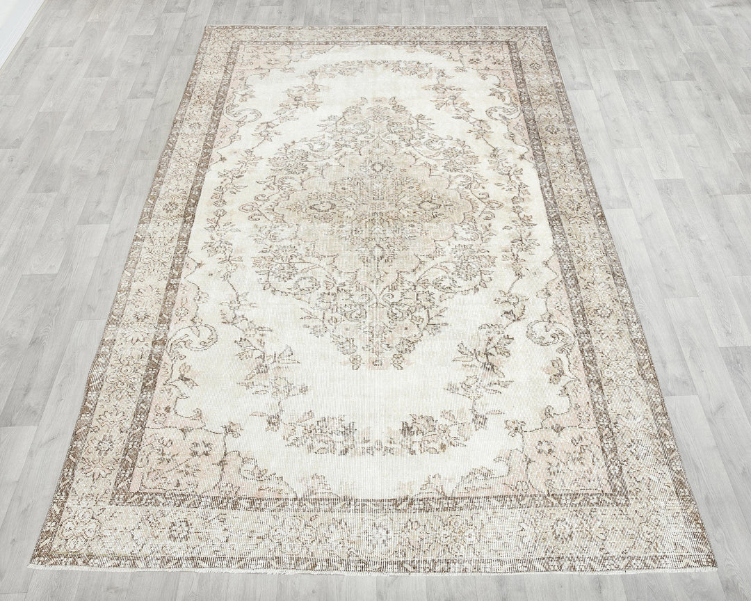 Beige Oushak Rug 6' 4" x 9' 8" | No. VR46036