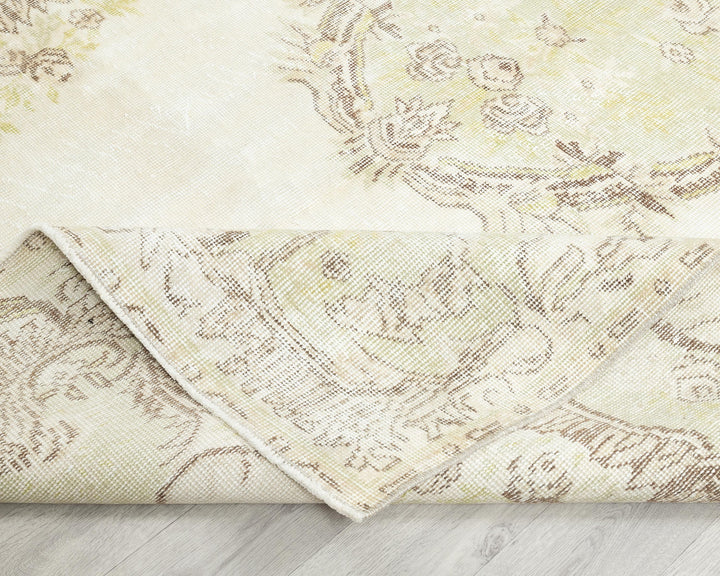 Beige Oushak Rug 6' 2" x 9' 8" | No. VR38297