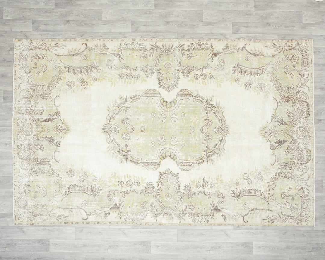Beige Oushak Rug 6' 2" x 9' 8" | No. VR38297