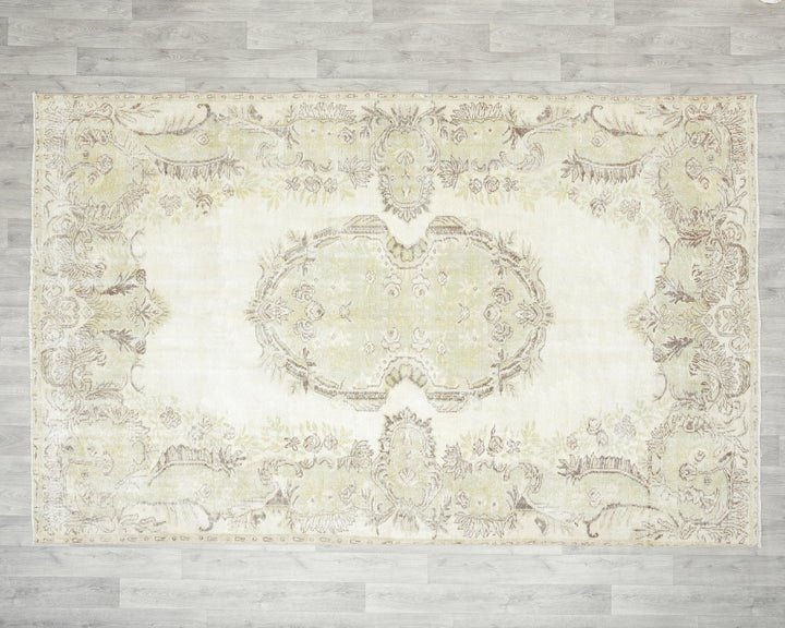 Beige Oushak Rug 6' 2" x 9' 8" | No. VR38297