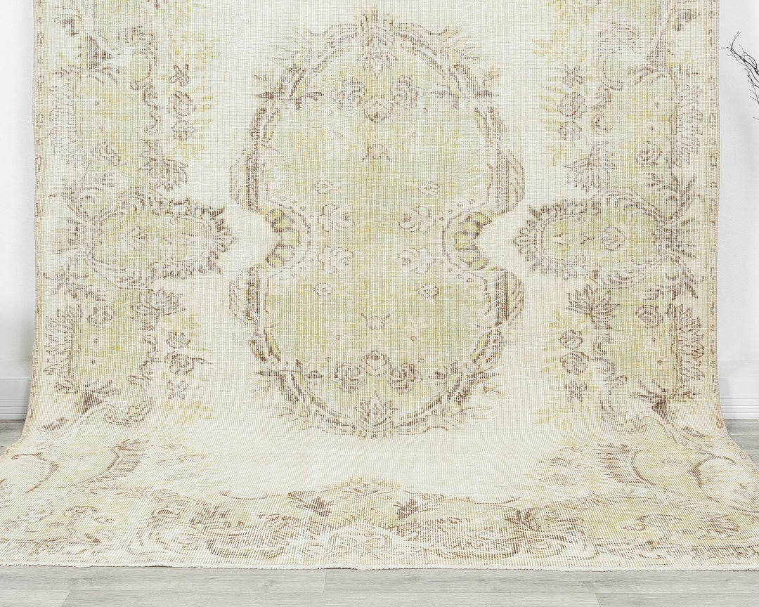 Beige Oushak Rug 6' 2" x 9' 8" | No. VR38297