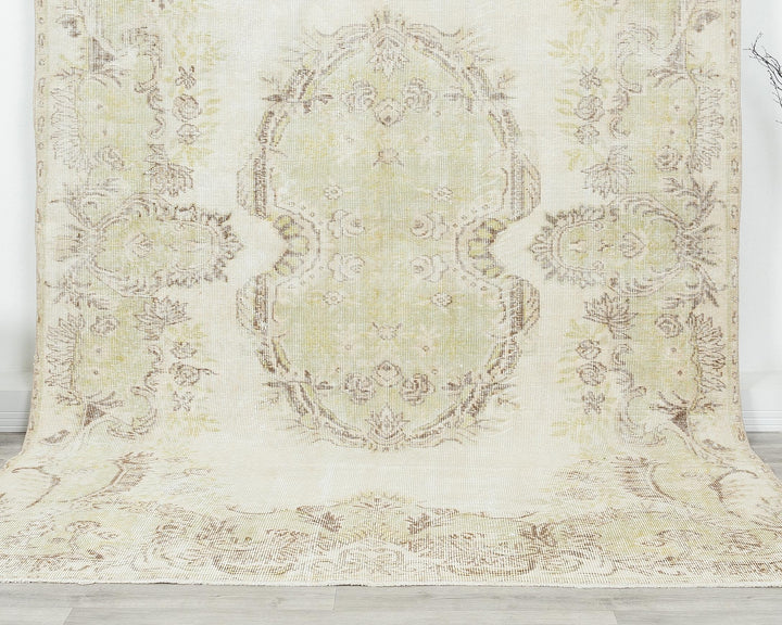 Beige Oushak Rug 6' 2" x 9' 8" | No. VR38297