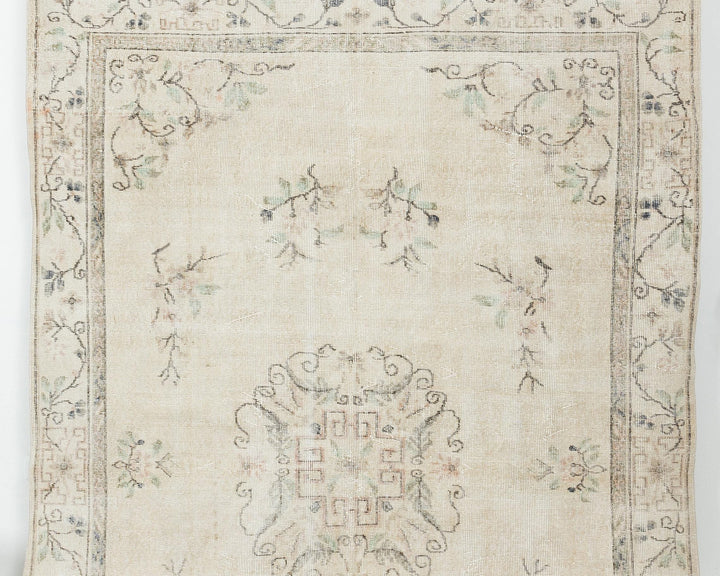 Beige Oushak Rug 6' 6" x 9' 8" | No. VR86549